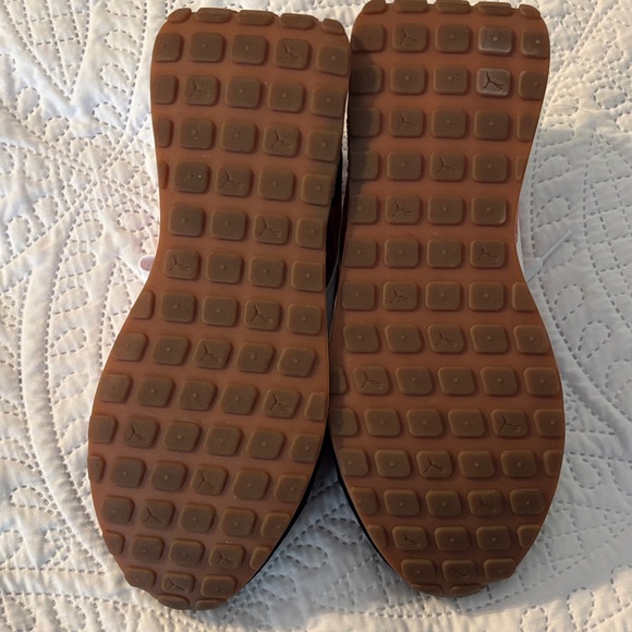 Vibrant Women's Puma Cruise Rider Sneakers size 9 - Picture 3 of 4